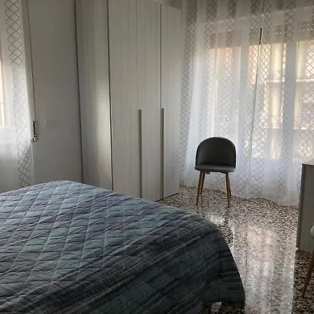 Lägenhet Bandello - A Due Passi Dal Centro Pavia
