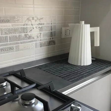 Lägenhet Bandello - A Due Passi Dal Centro Pavia